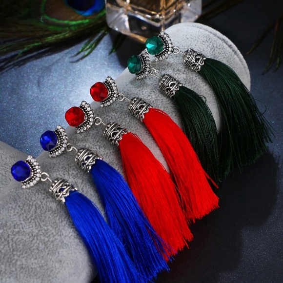 ✶ Crystal Tassel Earrings - Picture 3 of 7